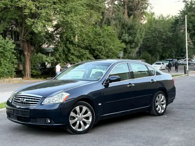 Infiniti M 2005