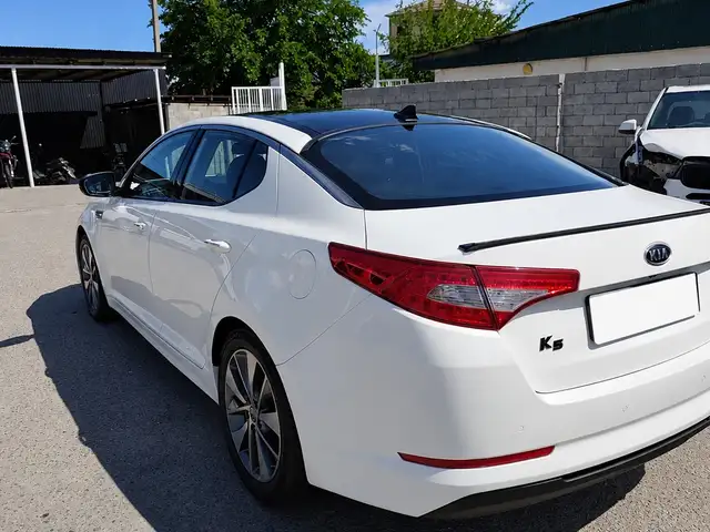 Kia K5 2011
