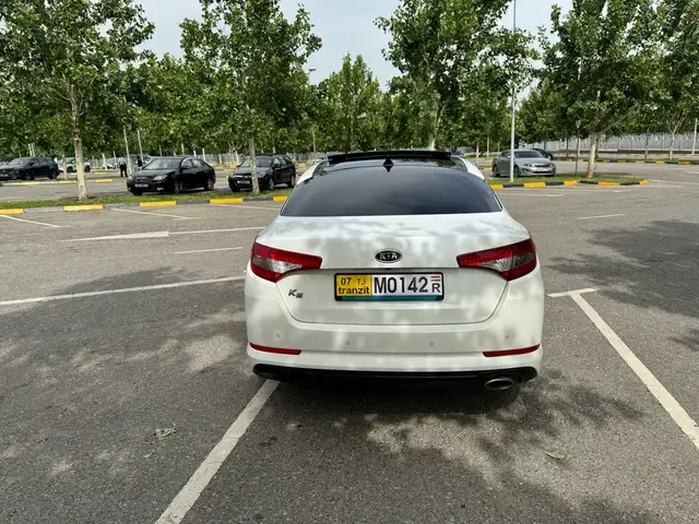Kia K5 2011