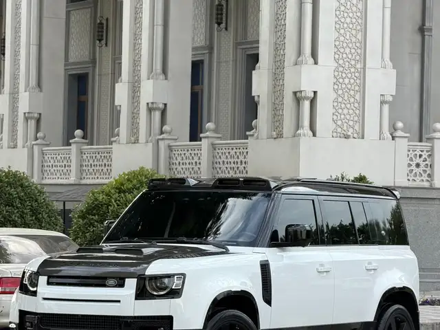 Land Rover Defender 2021