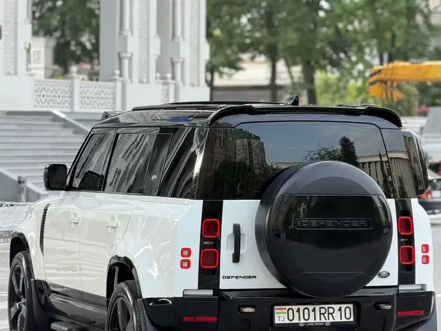 Land Rover Defender 2021