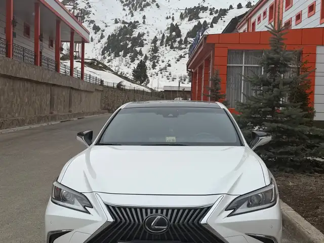 Lexus ES 2019