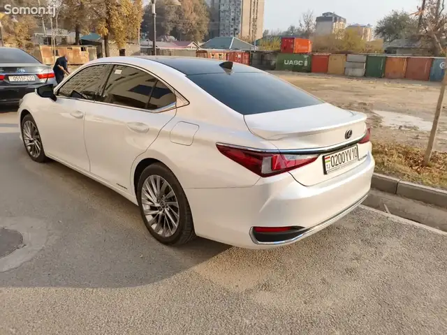 Lexus ES 2019