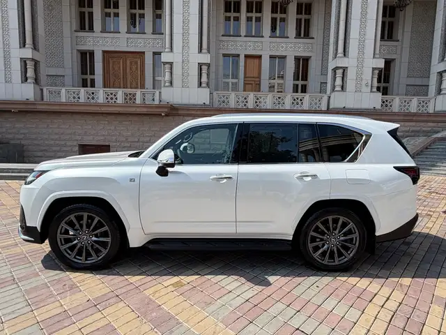 Lexus LX 2024