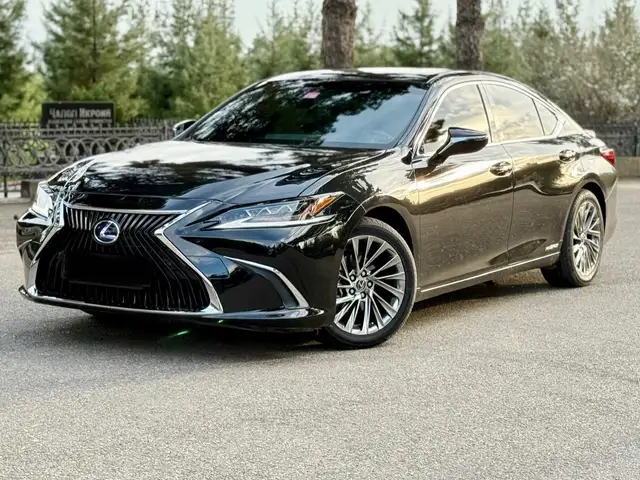 Lexus ES 2020