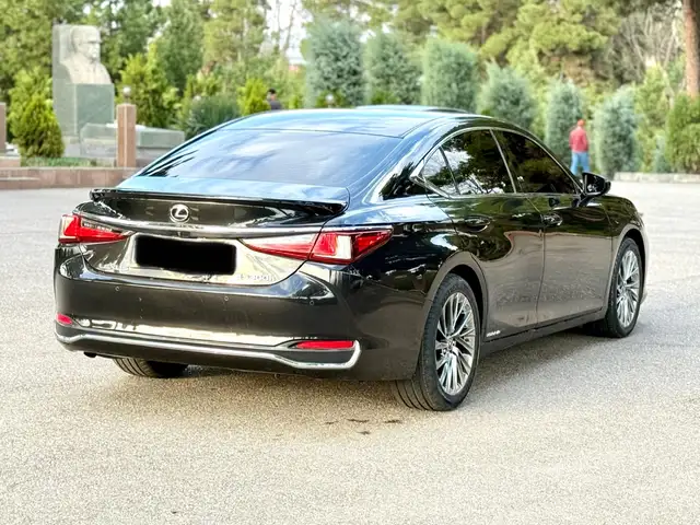 Lexus ES 2020