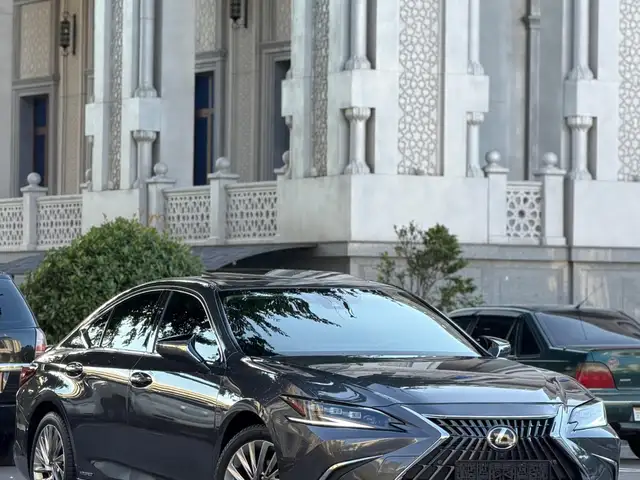 Lexus ES 2022