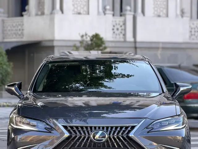 Lexus ES 2022