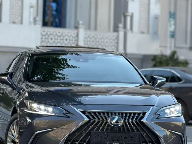 Lexus ES 2022