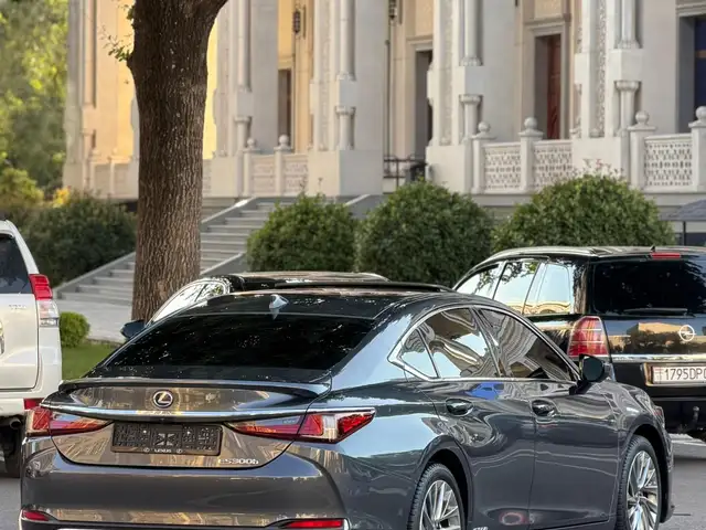 Lexus ES 2022