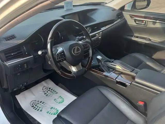 Lexus ES 2016