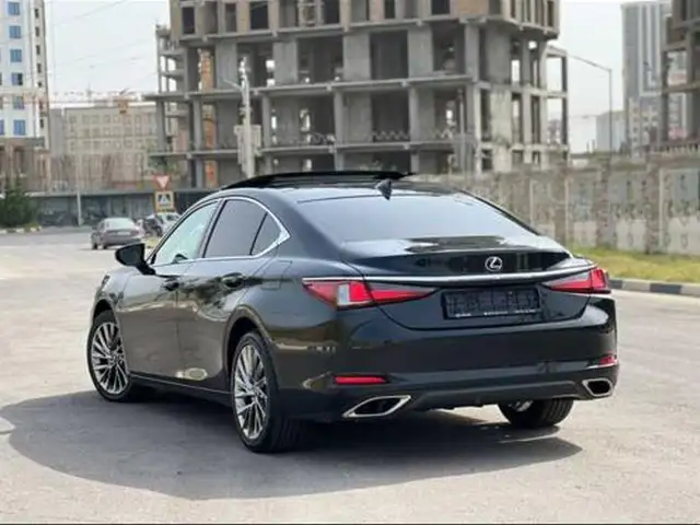 Lexus ES 2021