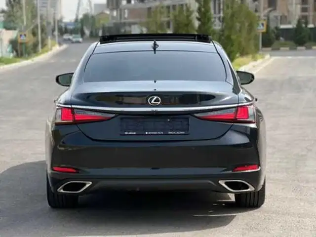 Lexus ES 2021
