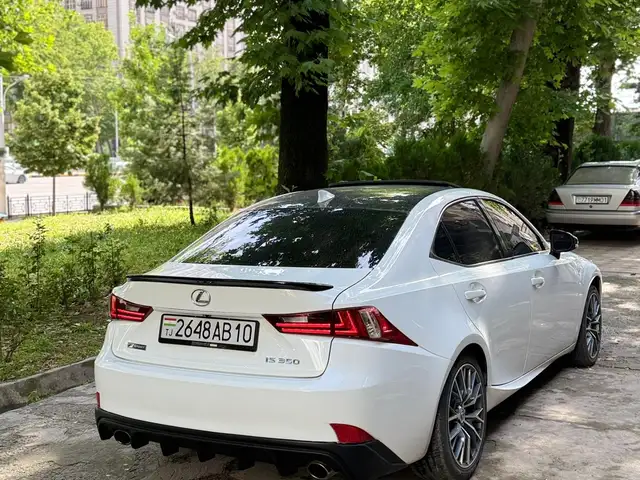 Lexus IS 2016