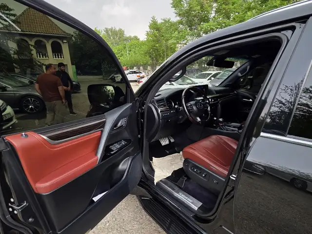 Lexus LX 2017