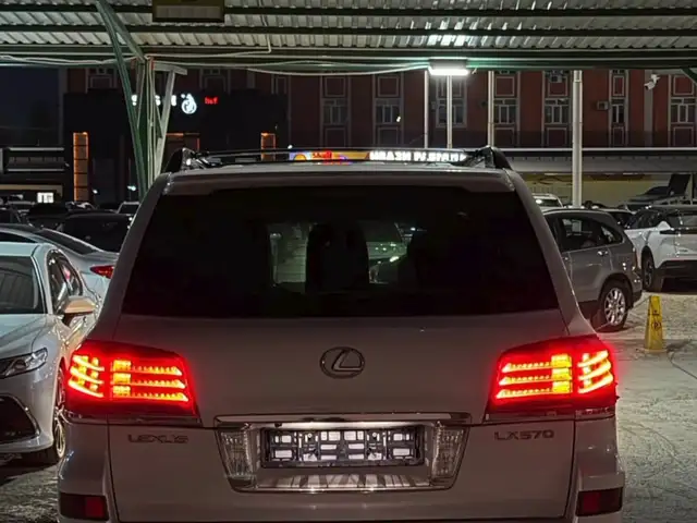 Lexus LX 2011