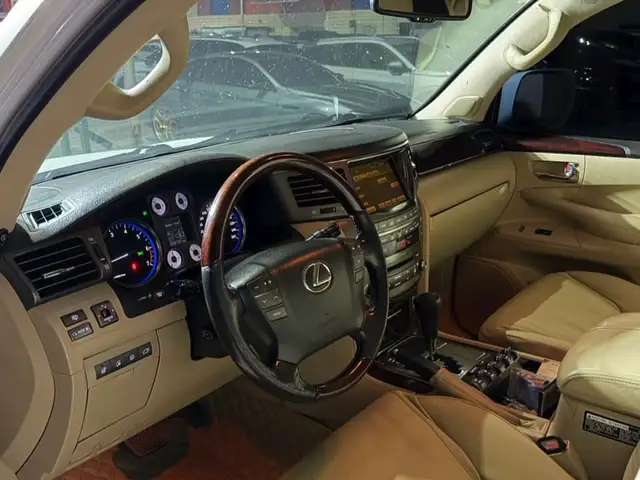 Lexus LX 2011