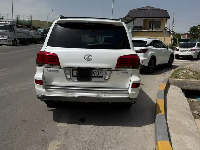 Lexus LX 2011