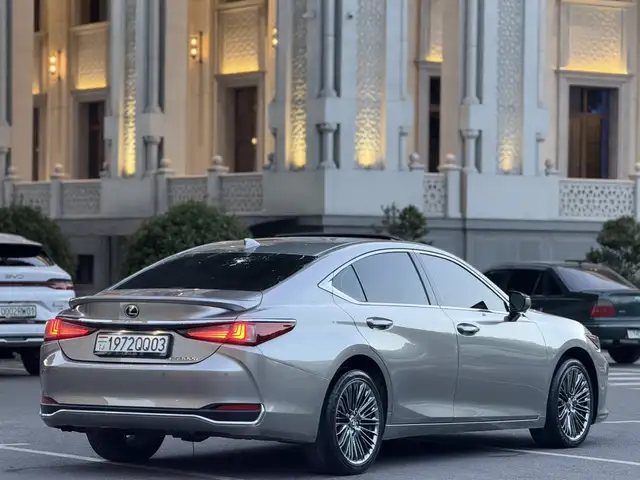 Lexus ES 2024