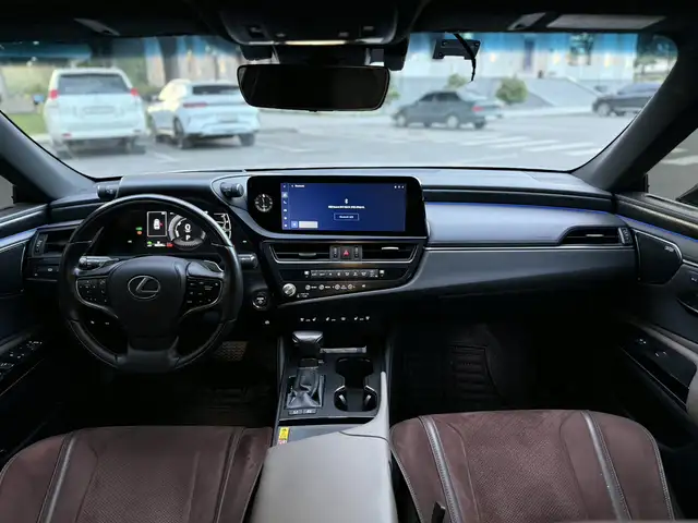 Lexus ES 2024