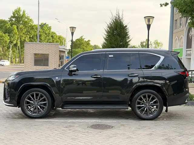 Lexus LX 2025
