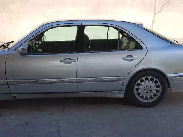 Mercedes -Benz E class 1996