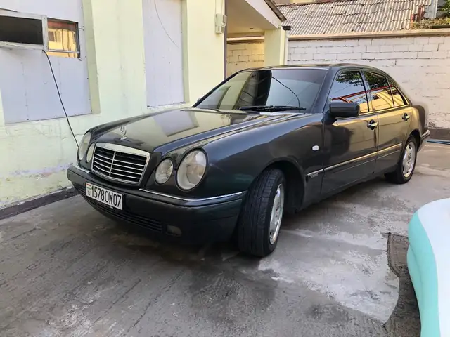 Mercedes -Benz E class 1995
