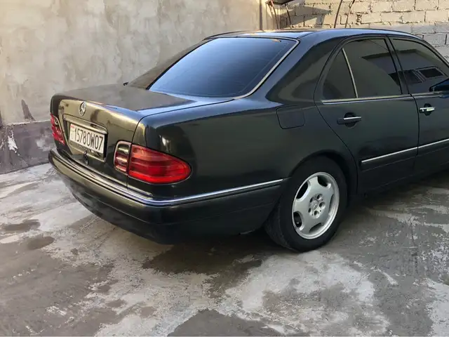Mercedes -Benz E class 1995