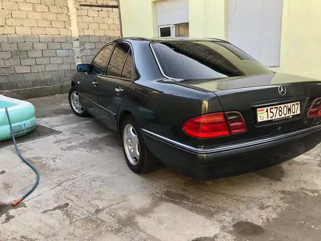 Mercedes -Benz E class 1995