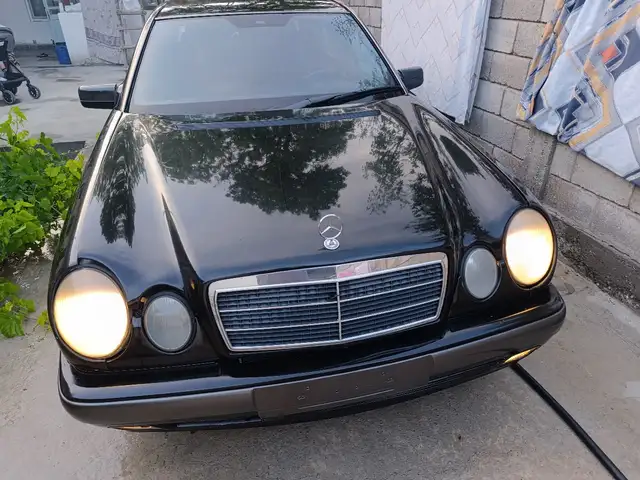 Mercedes -Benz E class 1995