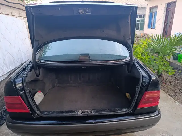 Mercedes -Benz E class 1995