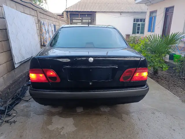 Mercedes -Benz E class 1995