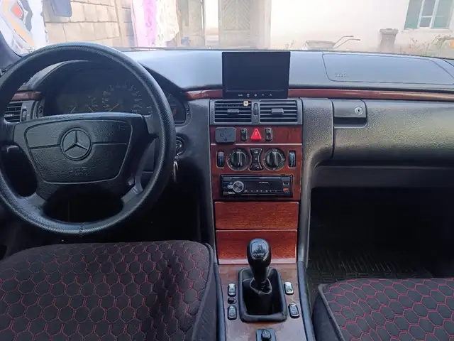Mercedes -Benz E class 1995