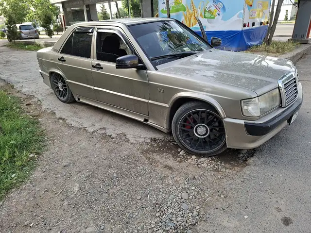 Mercedes -Benz W201 1990