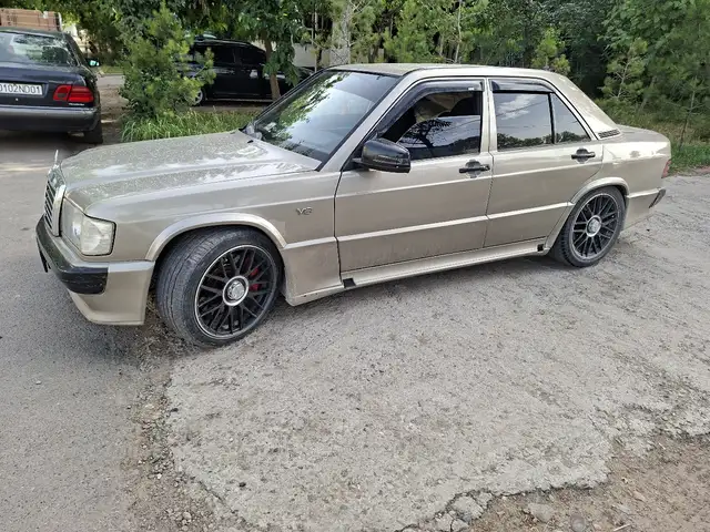 Mercedes -Benz W201 1990