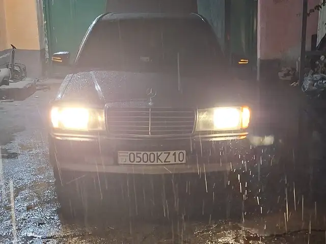 Mercedes -Benz W201 1990