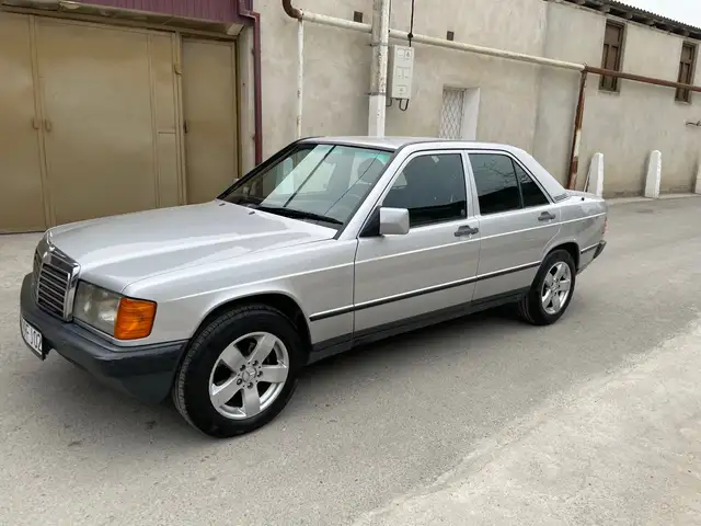 Mercedes -Benz W201 1986