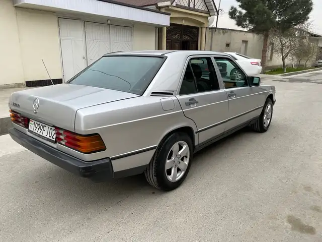Mercedes -Benz W201 1986