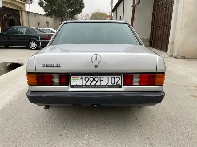 Mercedes -Benz W201 1986