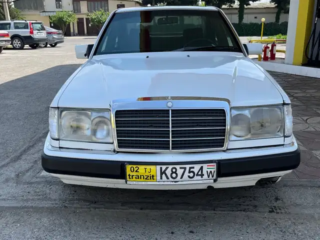 Mercedes -Benz W124 1990