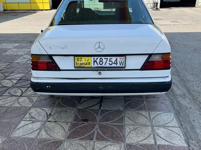 Mercedes -Benz W124 1990