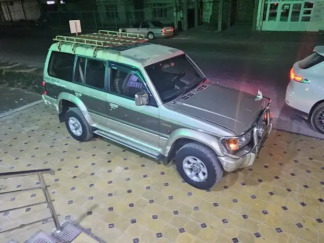 Mitsubishi Pajero 1995