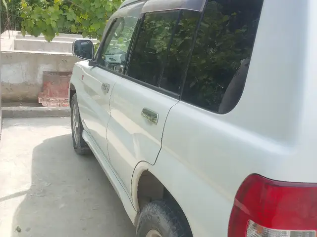 Mitsubishi Pajero 2000