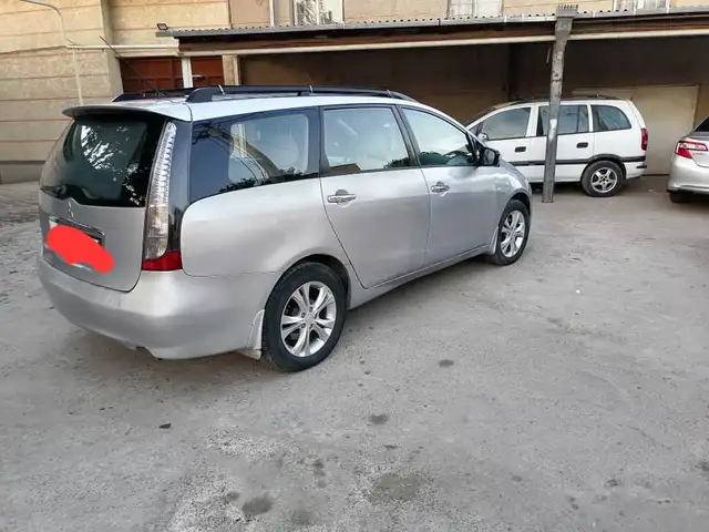 Mitsubishi Grandis 2007
