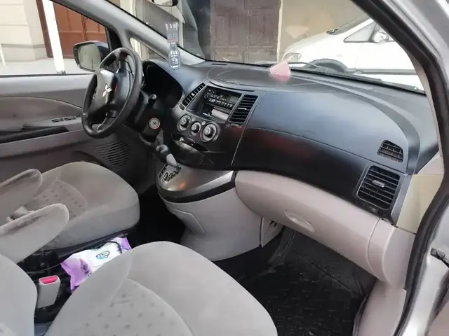 Mitsubishi Grandis 2007