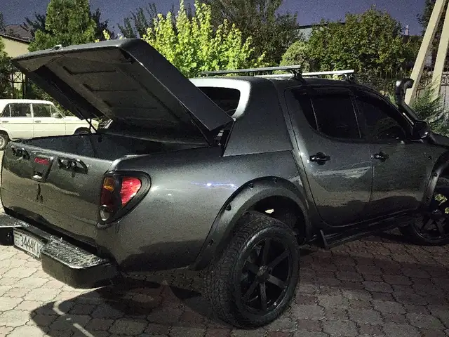 Mitsubishi L200 2012