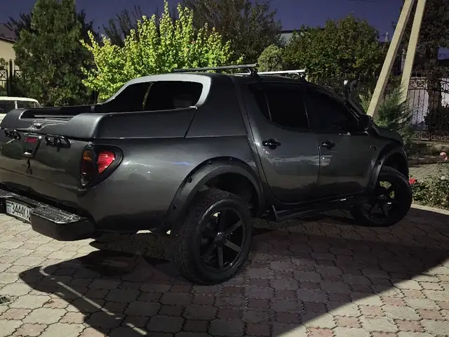 Mitsubishi L200 2012