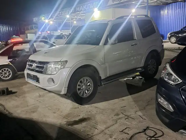 Mitsubishi Pajero 2014